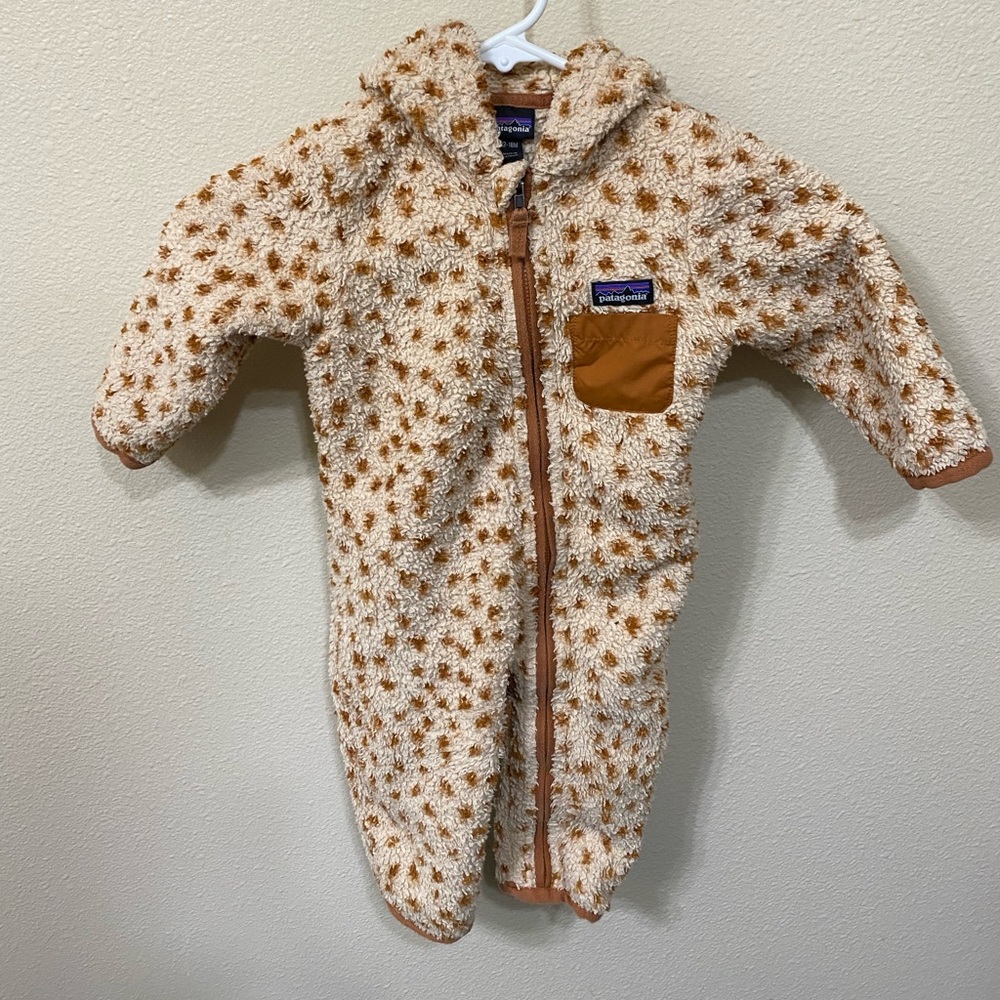Patagonia furry friends baby bunting size 12/18 months